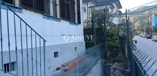 Casa Comercial com 4 Quartos para alugar, 168m² no Centro, Petrópolis