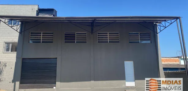 Galpão / Depósito / Armazém para venda ou aluguel, 700m² no Vila Santa Maria, Itapecerica da Serra
