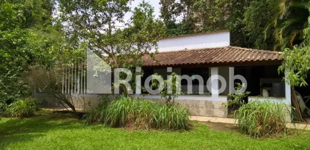 Fazenda / Sítio / Chácara com 2 Quartos à venda, 230m² no Mantiquira, Duque de Caxias