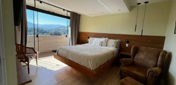 Cobertura com 4 Quartos à venda, 330m² no Valparaíso, Petrópolis