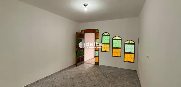Loja / Salão / Ponto Comercial com 3 Quartos à venda, 166m² no Jardim Canaã, Uberlândia