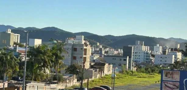 Apartamento com 2 Quartos para alugar, 54m² no Centro, Camboriú