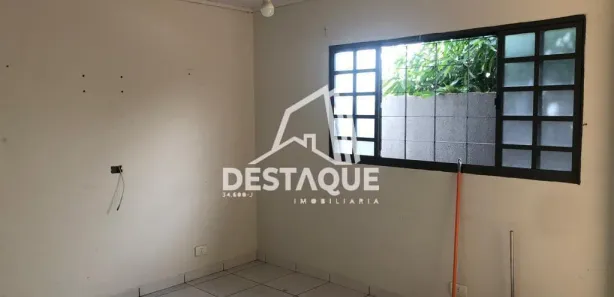 Casa com 2 Quartos para alugar, 250m² no , Regente Feijó