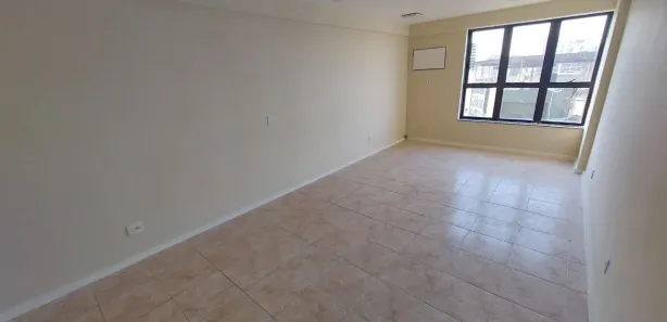 Conjunto Comercial / Sala para alugar, 28m² no Jardim Vinte e Cinco de Agosto, Duque de Caxias