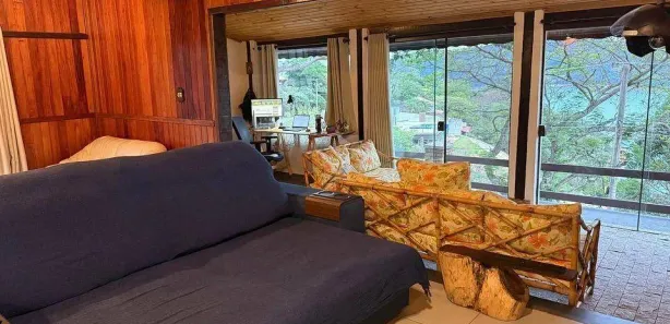 Fazenda / Sítio / Chácara com 3 Quartos à venda, 2300m² no Água Branca, Igaratá
