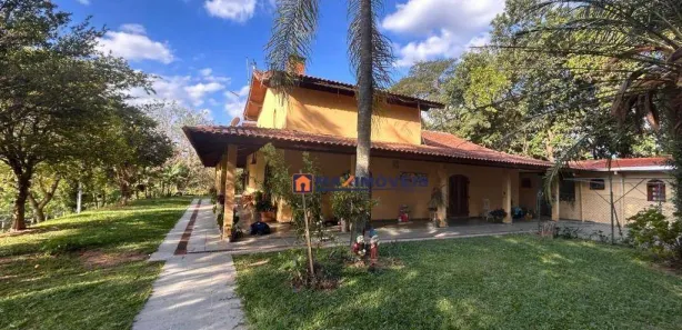 Fazenda / Sítio / Chácara com 8 Quartos para venda ou aluguel, 1000m² no Cachoeira, Atibaia