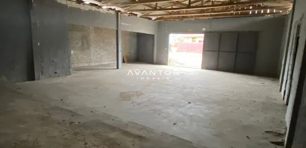 Galpão / Depósito / Armazém com 2 Quartos à venda, 305m² no Camobi, Santa Maria