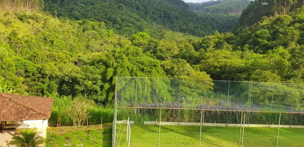 Fazenda / Sítio / Chácara com 4 Quartos para alugar, 1000m² no Jardim Colônia, Jacareí