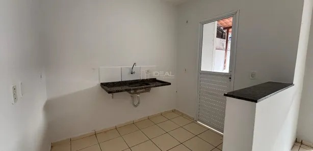 Casa de Condomínio com 2 Quartos para alugar, 47m² no Parque Santa Clara, Campos dos Goytacazes