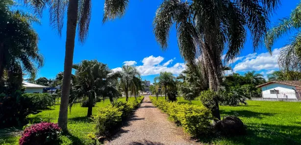 Casa com 4 Quartos para alugar, 370m² no Distrito Industrial, Criciúma