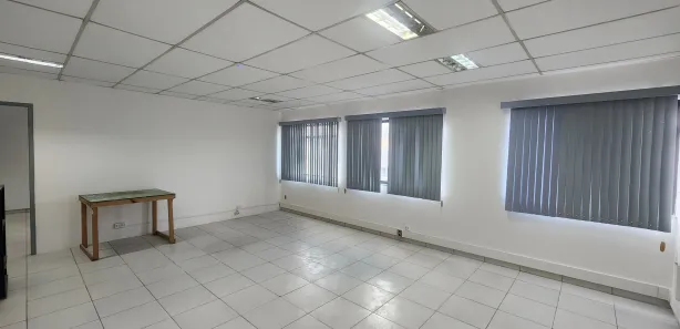 Conjunto Comercial / Sala com 4 Quartos para alugar, 90m² no Centro, Lauro de Freitas