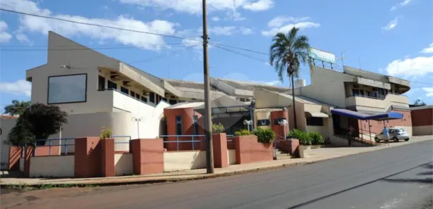 Loja / Salão / Ponto Comercial com 42 Quartos à venda, 1320m² no Centro, Araraquara