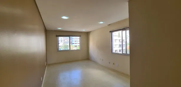 Conjunto Comercial / Sala para alugar, 28m² no Centro, Curitiba