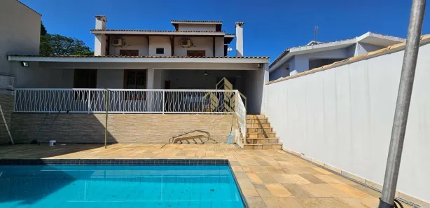 Casa com 3 Quartos para venda ou aluguel, 362m² no Vila Santista, Atibaia