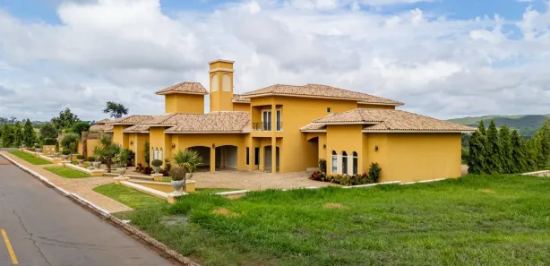 Casa de Condomínio com 4 Quartos à venda, 1100m² no Setor Central, Hidrolândia