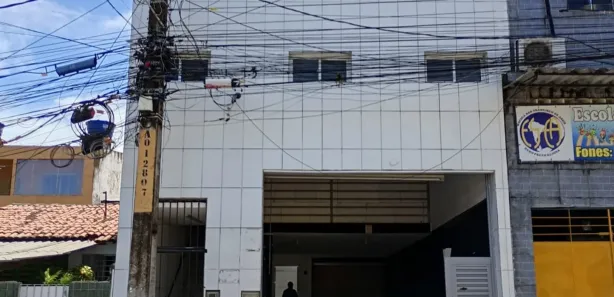 Loja / Salão / Ponto Comercial com 4 Quartos para alugar, 700m² no Ouro Preto, Olinda