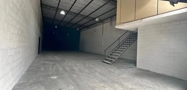 Galpão / Depósito / Armazém para alugar, 270m² no Jardim Baronesa, Taubaté