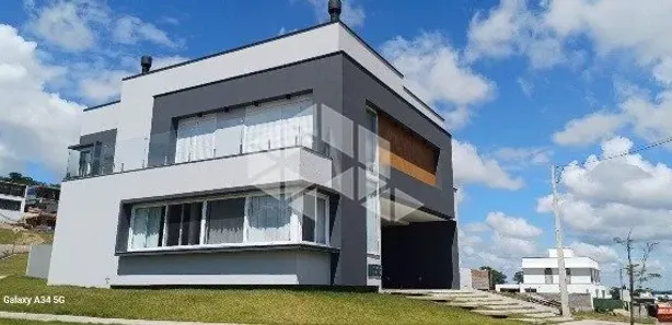 Casa de Condomínio com 3 Quartos à venda, 280m² no Tomazetti, Santa Maria