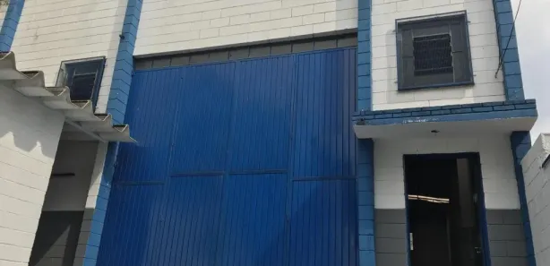 Galpão / Depósito / Armazém para alugar, 350m² no Parque Laguna, Taboão da Serra