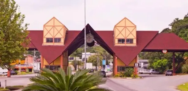 Fazenda / Sítio / Chácara com 4 Quartos à venda, 1000m² no Saboó, São Roque