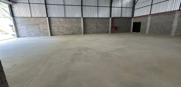 Galpão / Depósito / Armazém para alugar, 346m² no Meudon, Teresópolis