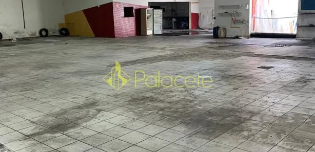 Galpão / Depósito / Armazém para venda ou aluguel, 734m² no Centro, Pindamonhangaba