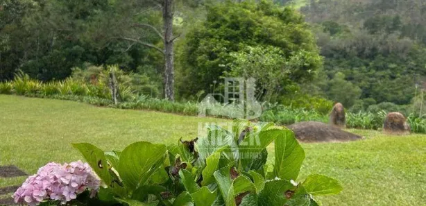 Fazenda / Sítio / Chácara com 4 Quartos à venda, 300m² no Cuiabá, Petrópolis