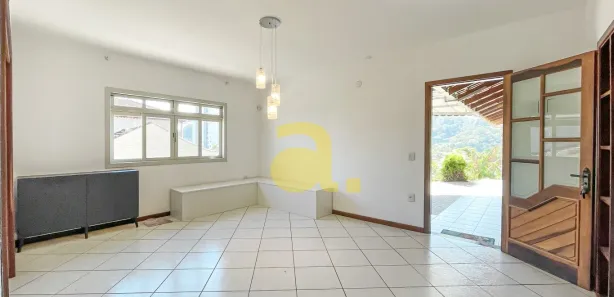 Casa com 3 Quartos para alugar, 200m² no Água Verde, Blumenau