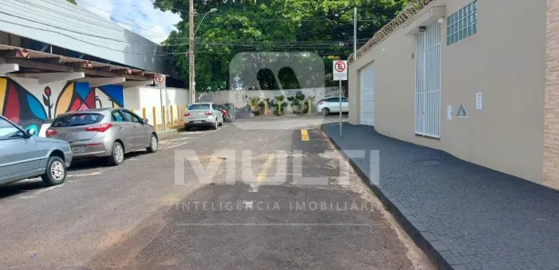 Loja / Salão / Ponto Comercial com 3 Quartos à venda, 115m² no Nossa Senhora Aparecida, Uberlândia