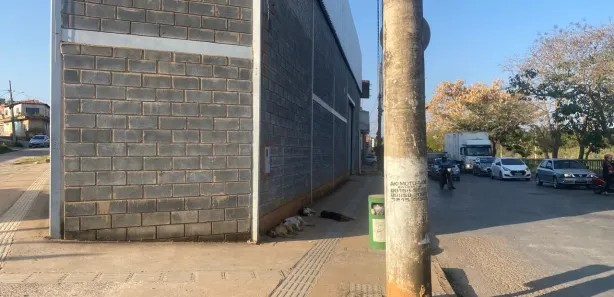 Galpão / Depósito / Armazém para venda ou aluguel, 309m² no Santa Lúcia, Montes Claros