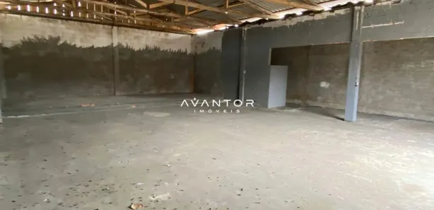 Galpão / Depósito / Armazém com 2 Quartos à venda, 305m² no Camobi, Santa Maria