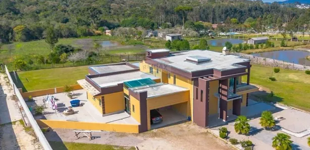 Fazenda / Sítio / Chácara com 4 Quartos à venda, 569m² no Jardim Eugênia Maria, Campina Grande do Sul