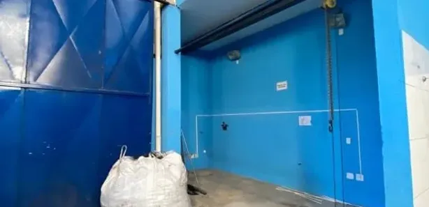 Galpão / Depósito / Armazém à venda, 900m² no Imboassica, Macaé