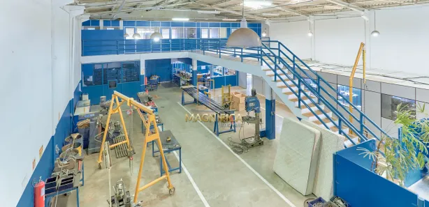 Galpão / Depósito / Armazém à venda, 725m² no Iná, São José dos Pinhais