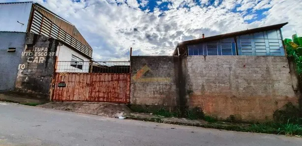 Galpão / Depósito / Armazém à venda, 810m² no Niterói, Divinópolis