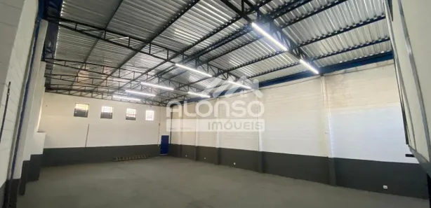 Galpão / Depósito / Armazém para venda ou aluguel, 350m² no Parque Laguna, Taboão da Serra