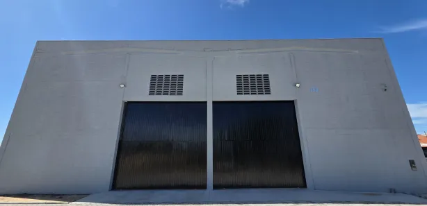 Galpão / Depósito / Armazém para alugar, 207m² no Candelária, Natal