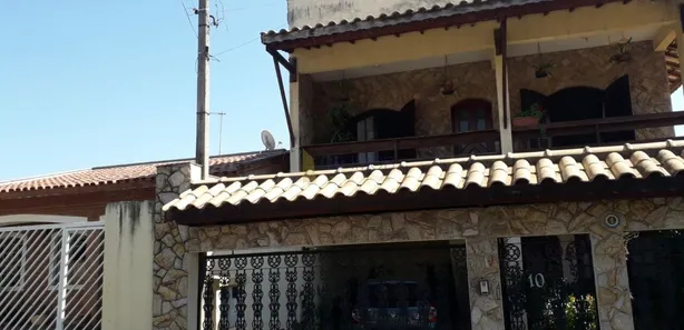 Sobrado com 3 Quartos à venda, 240m² no Vila Pasti, Louveira
