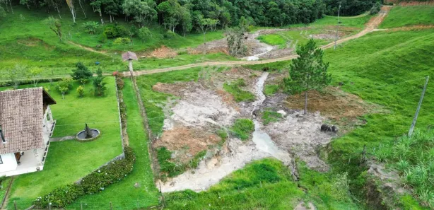 Fazenda / Sítio / Chácara com 2 Quartos à venda, 65000m² no , Águas Mornas
