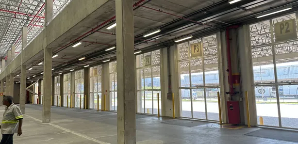 Galpão / Depósito / Armazém para alugar, 4300m² no Centro, Belford Roxo