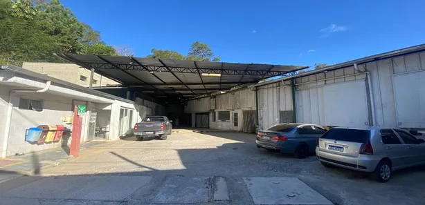 Galpão / Depósito / Armazém para venda ou aluguel, 2276m² no Centro (São João Novo), São Roque