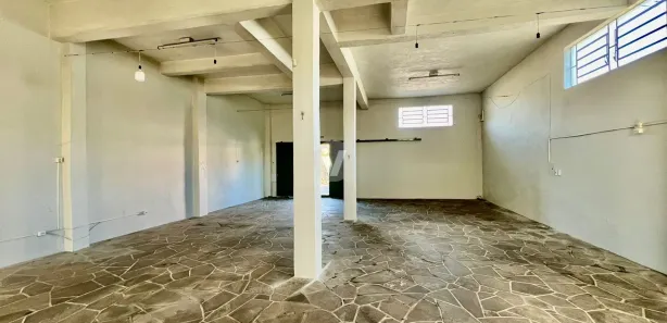 Loja / Salão / Ponto Comercial com 3 Quartos à venda, 270m² no São José, Santa Maria
