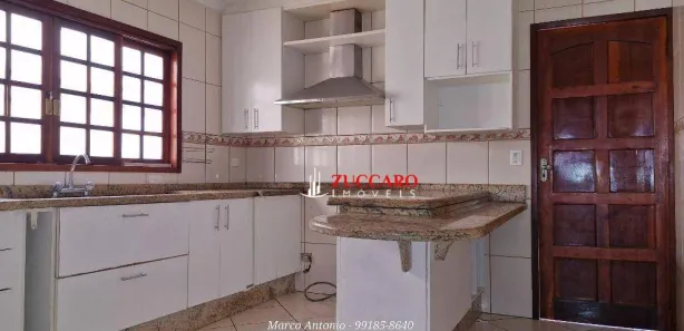 Sobrado com 3 Quartos para alugar, 195m² no Jardim Paraventi, Guarulhos