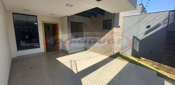 Casa com 3 Quartos para alugar, 105m² no Zona 28, Maringá