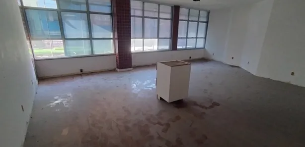 Conjunto Comercial / Sala para alugar, 300m² no Jardim Vinte e Cinco de Agosto, Duque de Caxias
