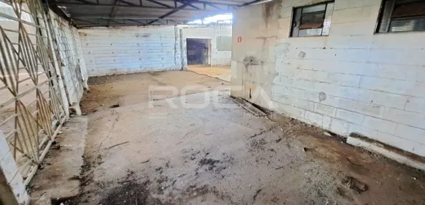 Galpão / Depósito / Armazém para venda ou aluguel, 760m² no Jardim Munique, São Carlos