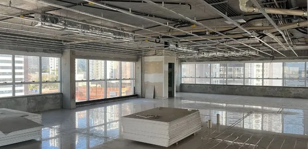 Conjunto Comercial / Sala para alugar, 323m² no Gleba Fazenda Palhano, Londrina