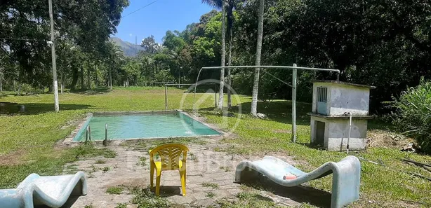 Fazenda / Sítio / Chácara com 8 Quartos à venda, 300m² no Taquara, Duque de Caxias