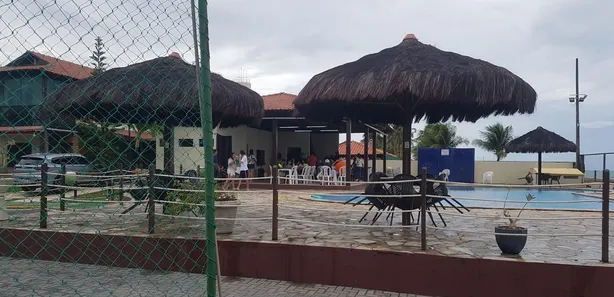 Casa de Condomínio com 4 Quartos para venda ou aluguel, 120m² no Maria Farinha, Paulista
