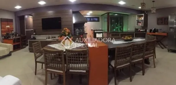 Sobrado com 4 Quartos à venda, 329m² no Pastoril, Ribeirão Pires
